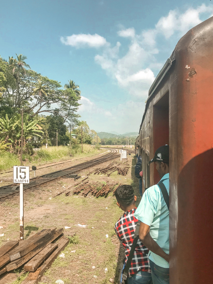 dreaming of elsewhere Colombo to Kandy train ride